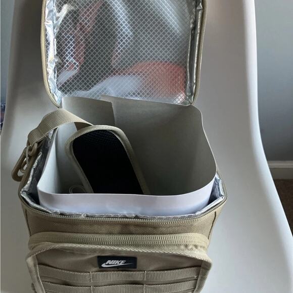 Nike Futura Sport LIMESTONE Insulated PEVA Lining Lunch Bag 9A2993-M04 NEW - Picture 3 of 3